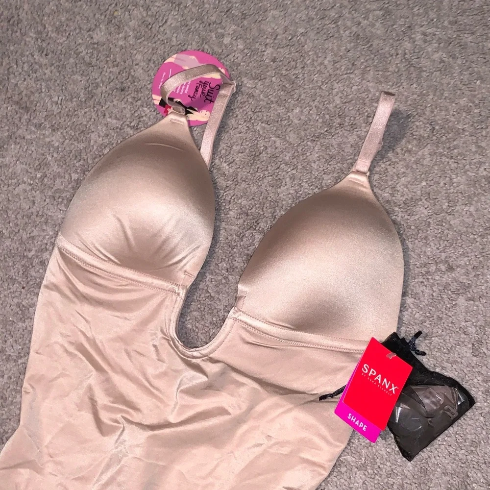 Plunge low-back bodysuit NWT - Picture 3 of 7